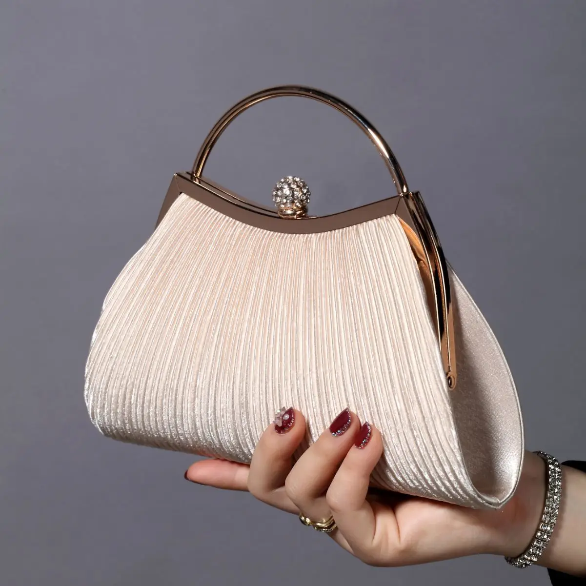 

Fashion Elegant Clutch Bag Banquet Handbags Women Chain Shoulder Bag Dinner Bag Wedding Party Purse Pleated