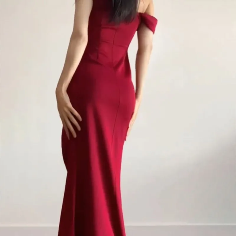 Hepburn Red Dress Will Temperament Youthful-Looking and Slimming