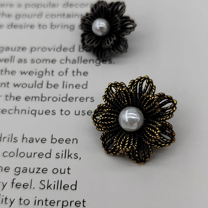 18/20MM Vintage Flower Metal Shank Buttons Of Clothing High Quality Pearl Beaded High Fashion Sewing Button For Coat Needlework