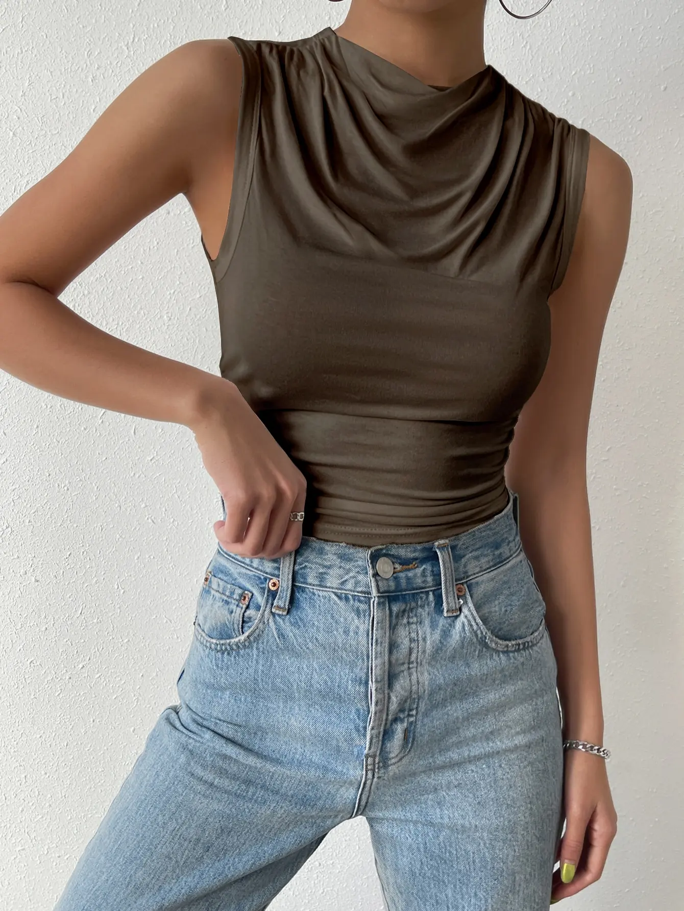 Women\'s Casual Pleated Design Top Summer Fashion Street Style Solid Color Slim Half High Neck Sleeveless T-Shirt Top