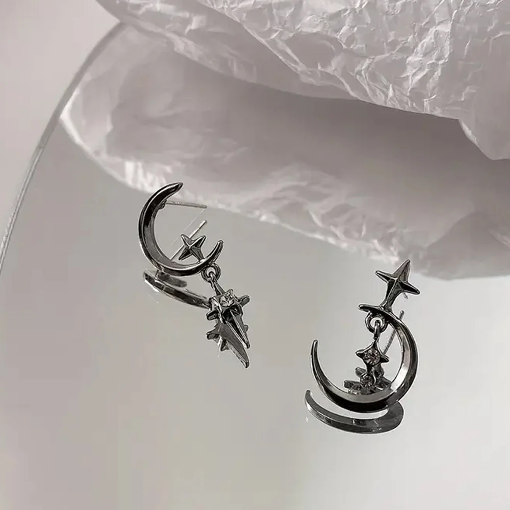 أقراط على شكل نجمة وقمر مخصصة، قمر أسود اللون مع عناصر نجمة، زخرفة حجر الراين، تصميم غير متماثل، مليء بالأناقة #4