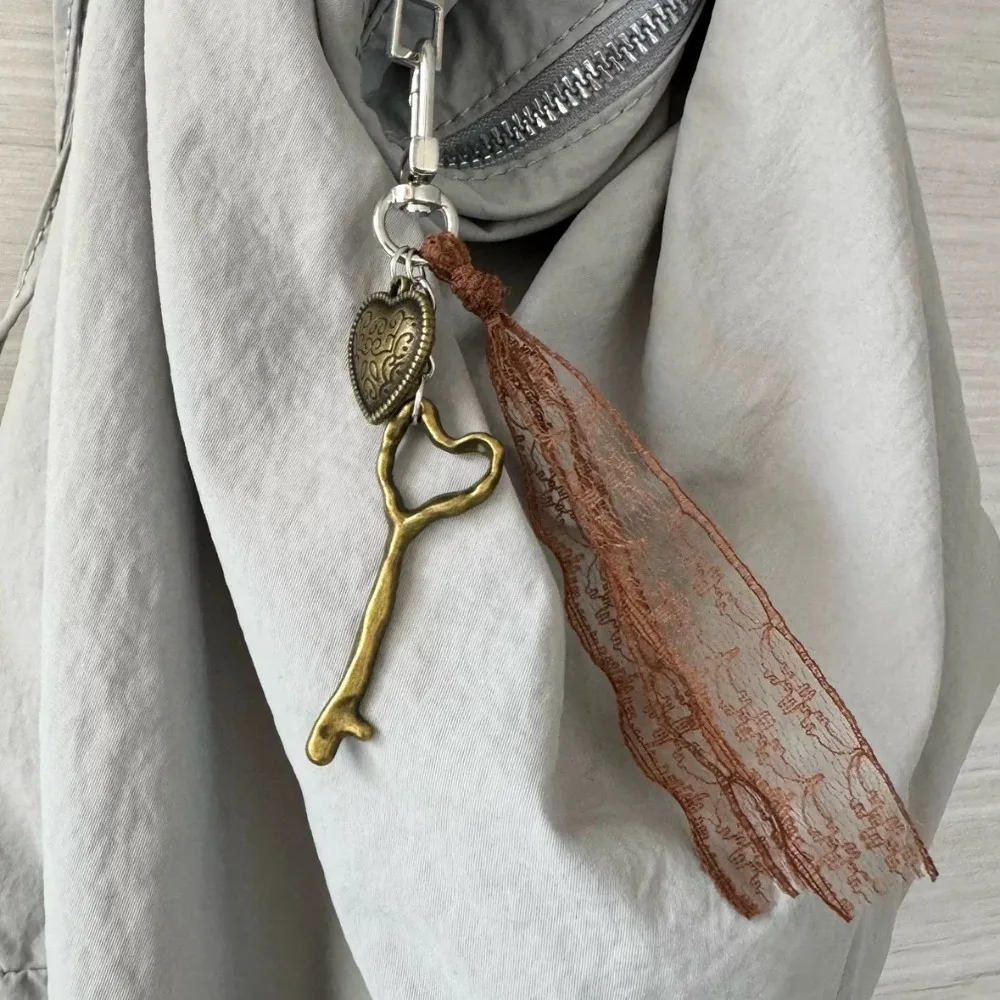 Ins Style Lace Heart-Shaped Pattern Key Cherry Key Chains Mirror Retro Y2k Cute Versatile Bag Hanging Decoration Keychain