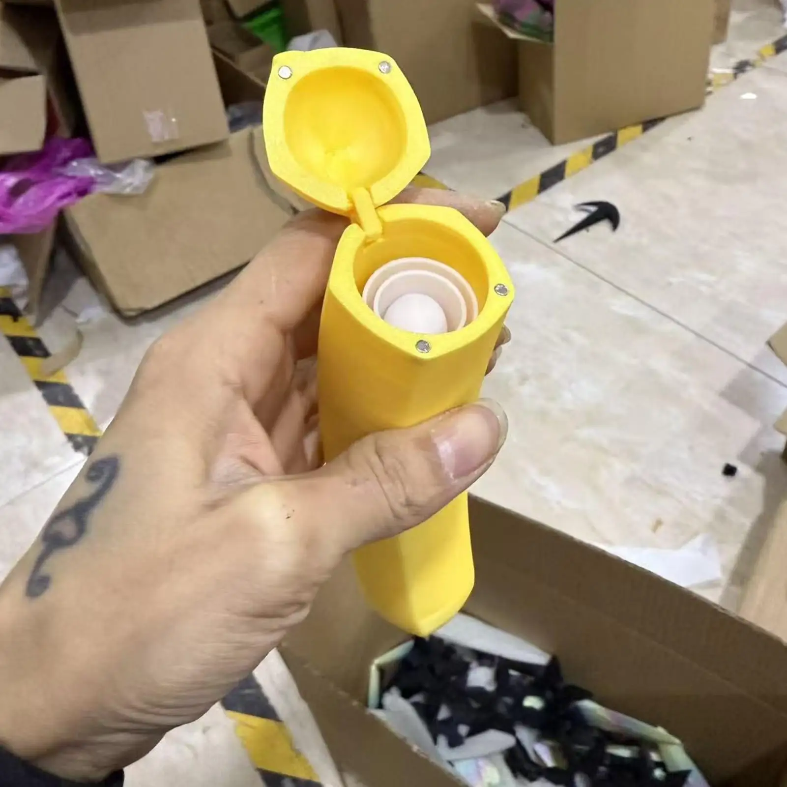 Zabawka antystresowa w kształcie banana drukowana w 3D, rozkładana, rekwizyty do zabawy w udawanie na Boże Narodzenie, kreatywne wysuwane noże rapier dla dzieci na scenę.