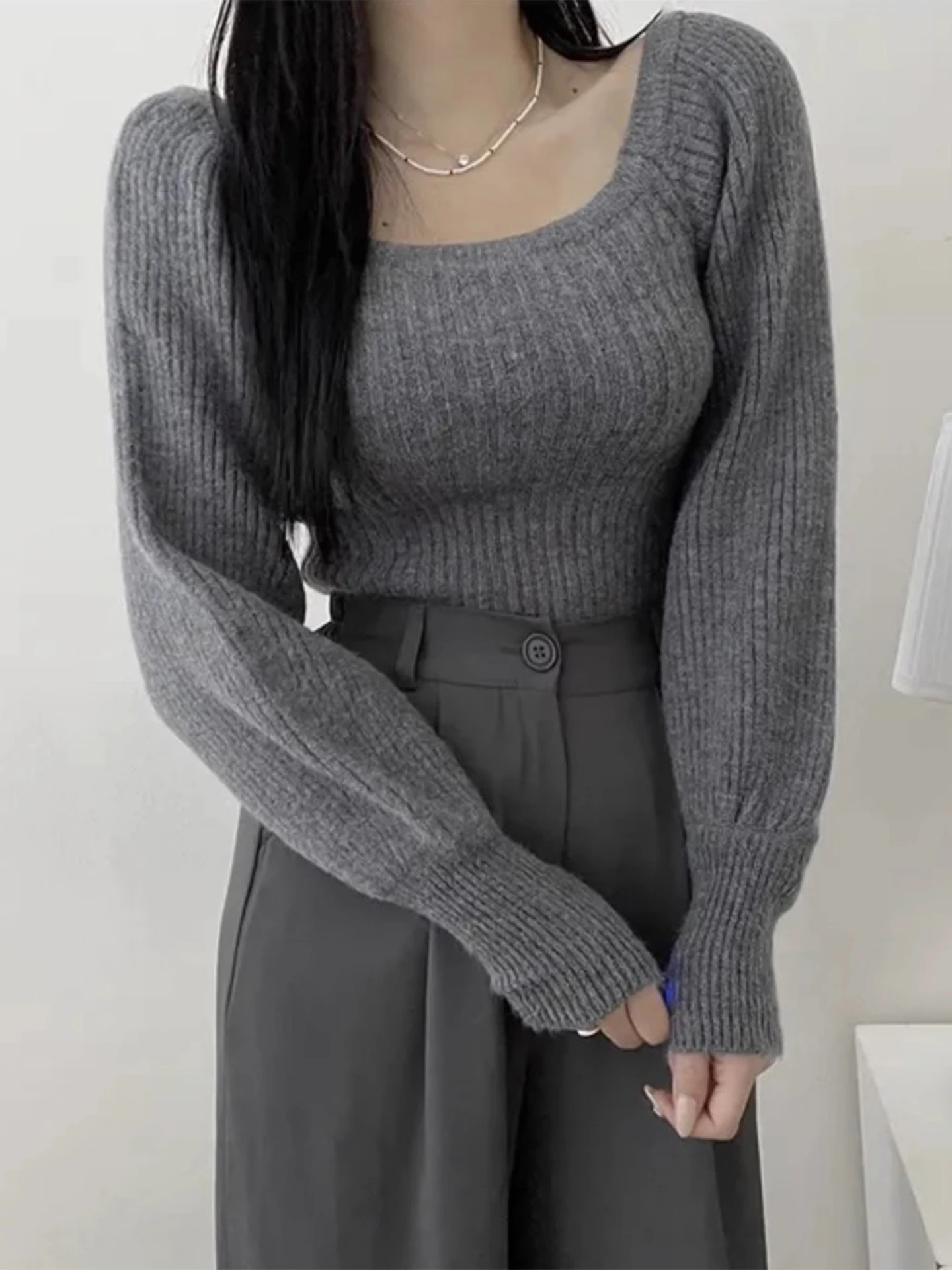 Sweter damski z dzianiny w paski z kwadratowym dekoltem w stylu retro, uniwersalny, wyszczuplający, idealny jako warstwa bazowa na zimę, nowy model.