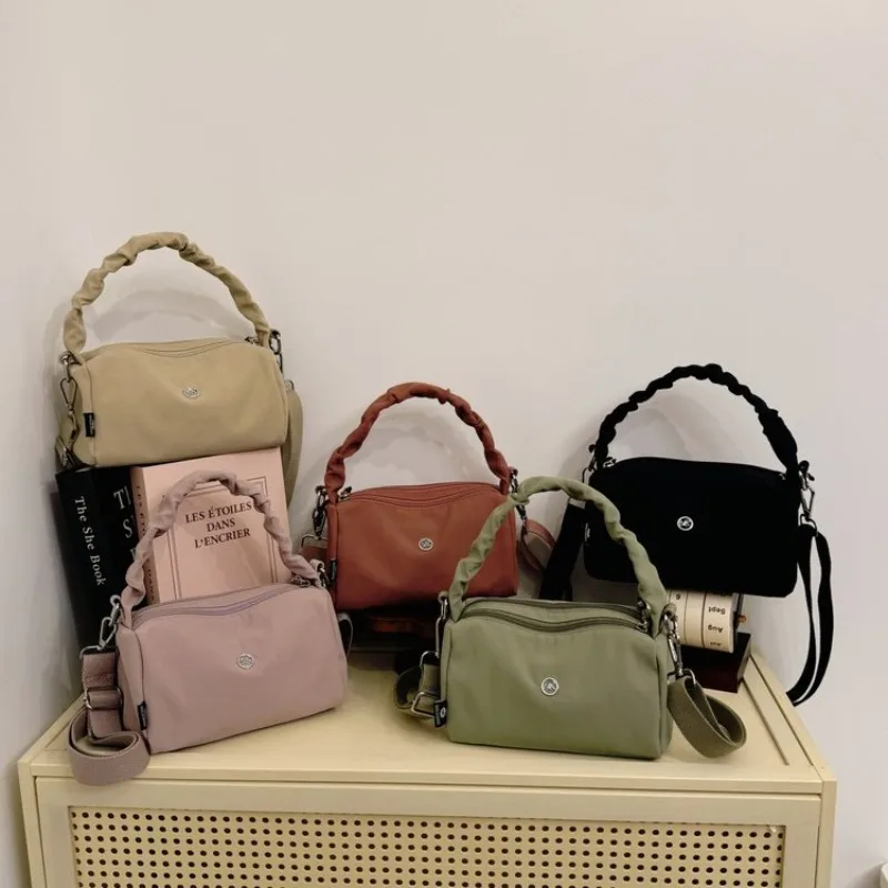 クラシックなデザインのオシャレな女性用おむつバッグ、大容量トートレザーショルダーバッグ、通勤用オリジナルテクスチャード加工