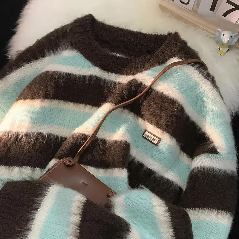 

Trendy Striped Soft Supple Sweater For Men Winter High-end Feel Loose-fit Knitted Top Couple's Winter Jacket Casual Scene