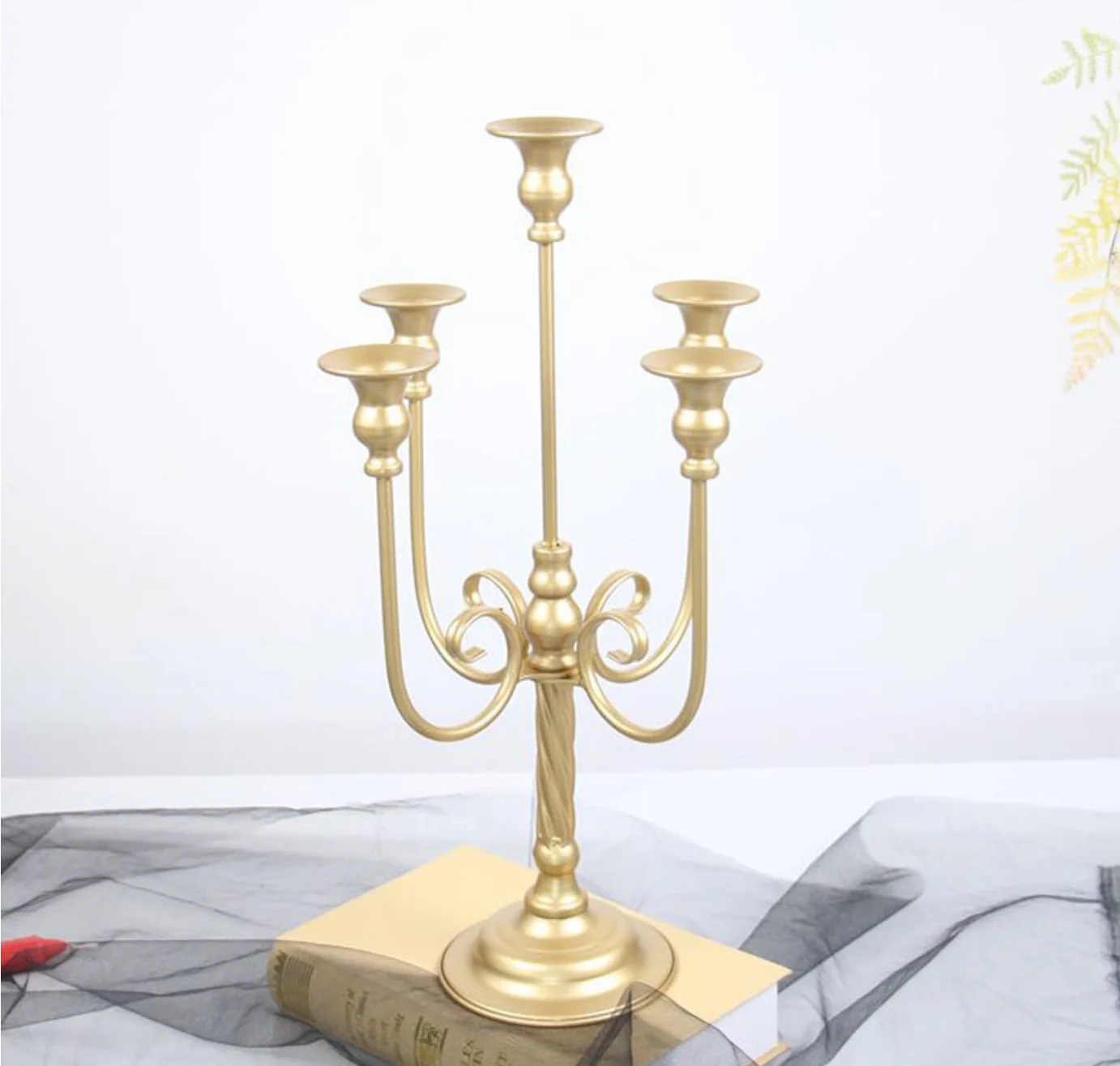 Golden classical iron five headed candle holder decoration for weddings, candle holders for Table ,living rooms home decoration