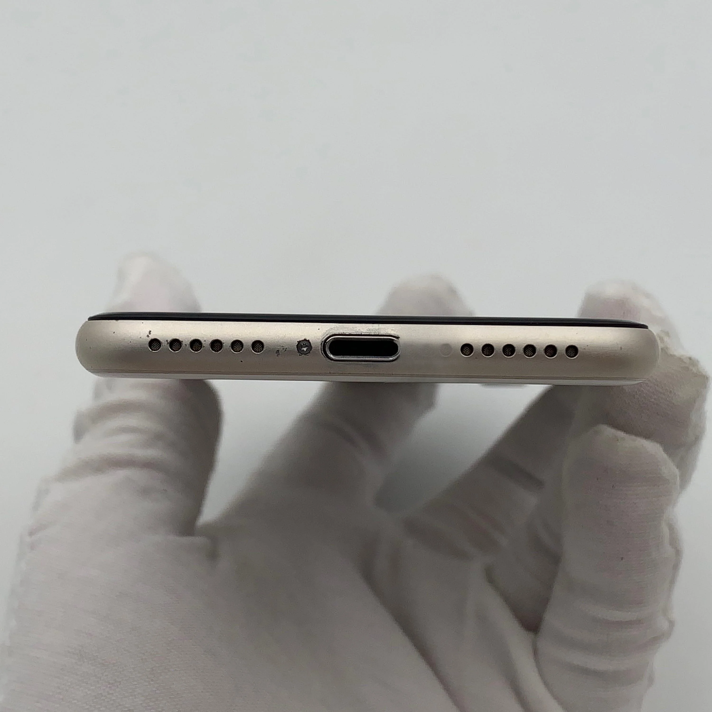 Apple iPhone SE 2022 الأصلي غير مقفول: 64/128/256GB ROM، 3GB RAM، iOS، A15 Bionic، شاشة 4.7 بوصة، كاميرا مفردة 12 ميجابكسل، 5G Ce