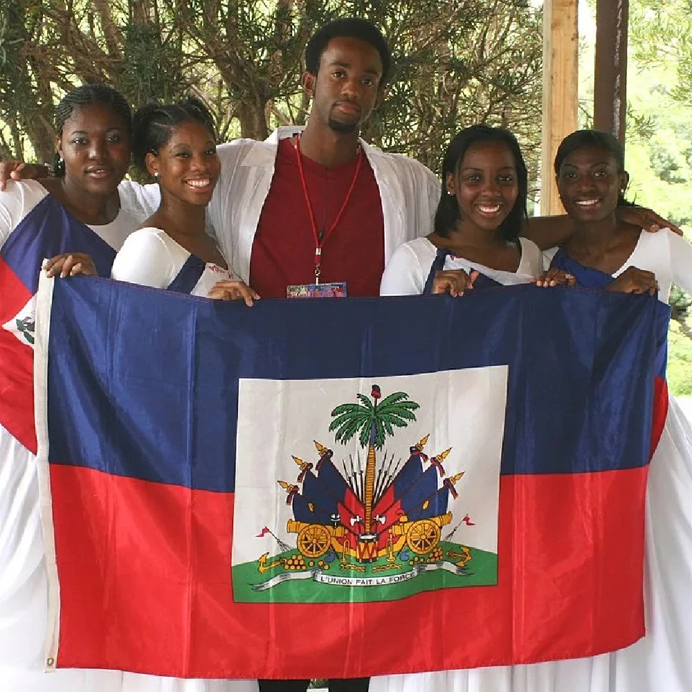 LeaFLAG علم هايتي 90 × 150 سم معلق بوليستر أزرق أحمر مطبوع علم وطني راية رياضية هايتي