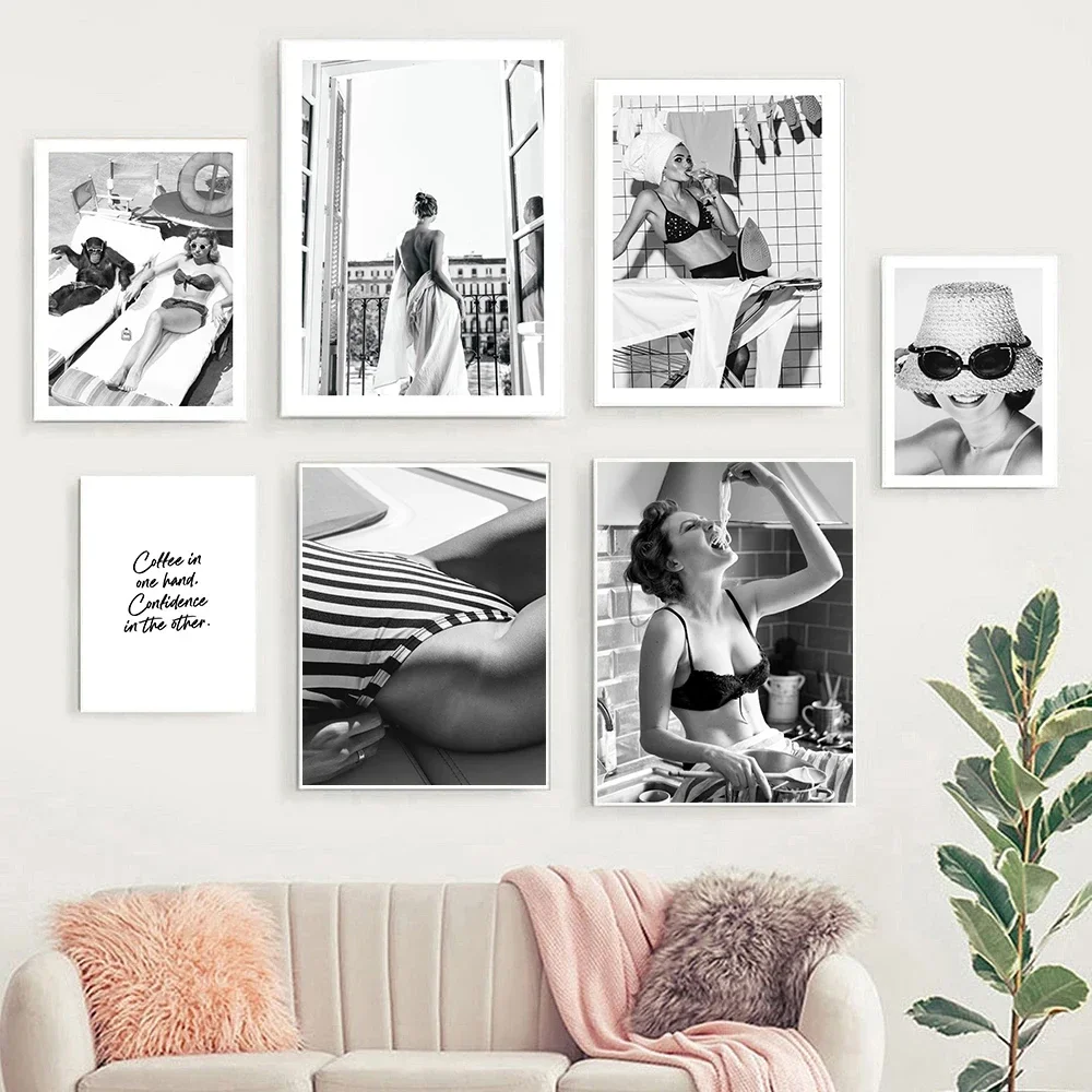 Sexy Girl Sunbathing Nude Art Chest Poster Printing Black and White Fashion Painting Modern Nordic Home Decoration Wall Painting