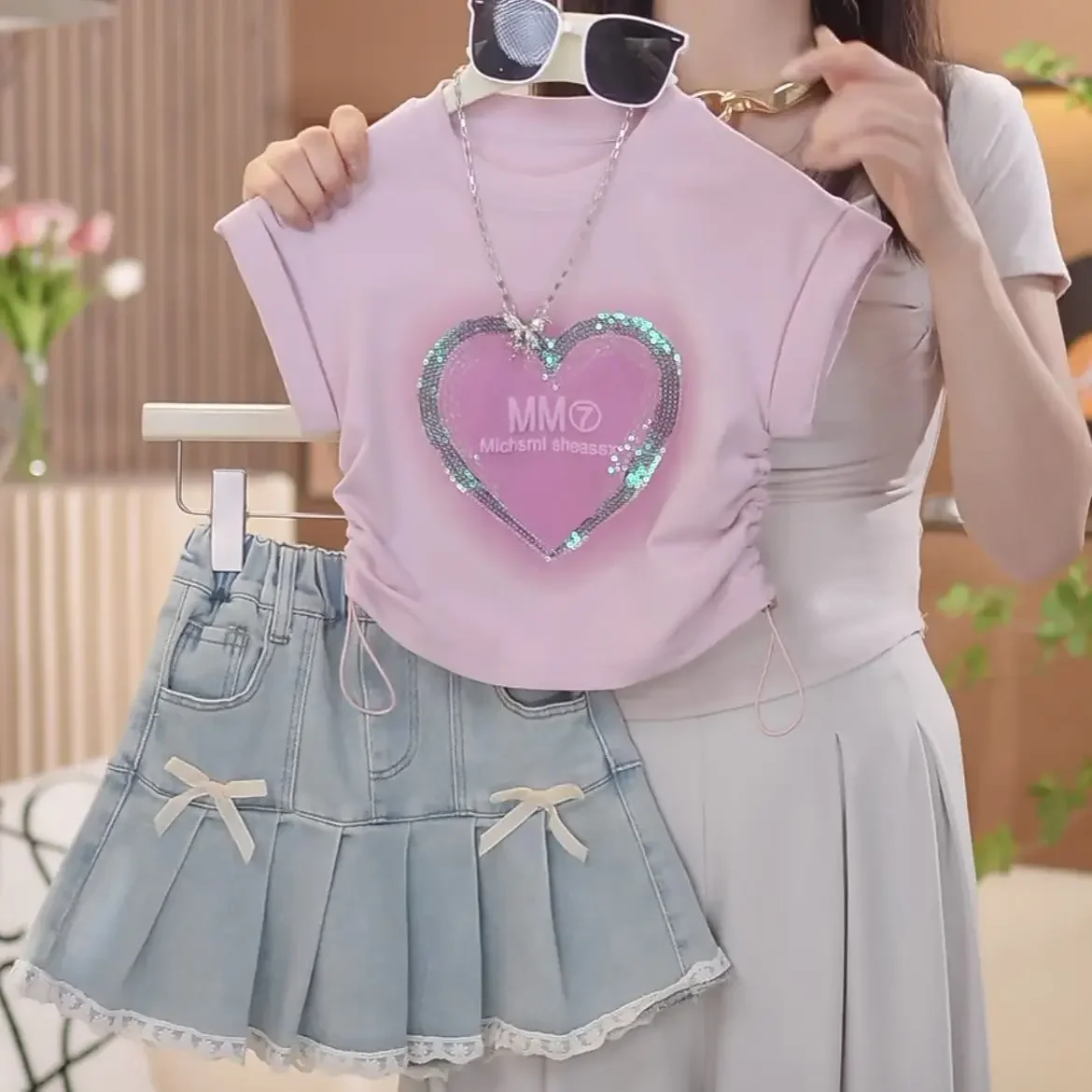 

Новые летние модные комплекты для маленьких девочек, футболка с узором «любовь» + джинсовые юбки с бантом, повседневные костюмы принцессы, От 3 до 8 лет