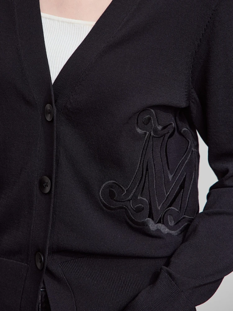 AMII Minimalist Cardigan for Women 2025 Autumn New Knitted V-Neck Women's Clothing Letter Embroidered Basic Straight Top12421047