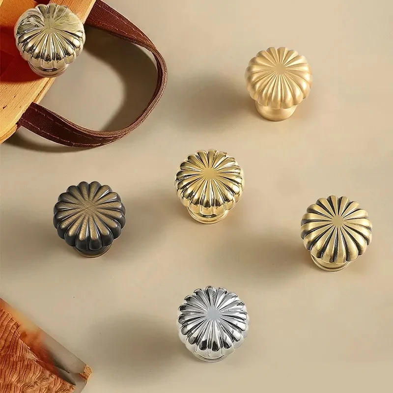 French Simple Brass Ball Knob Single Hole Handle Gold Cabinet Drawer Door Pull for Wardrobe Bedside Table Furniture Hardware