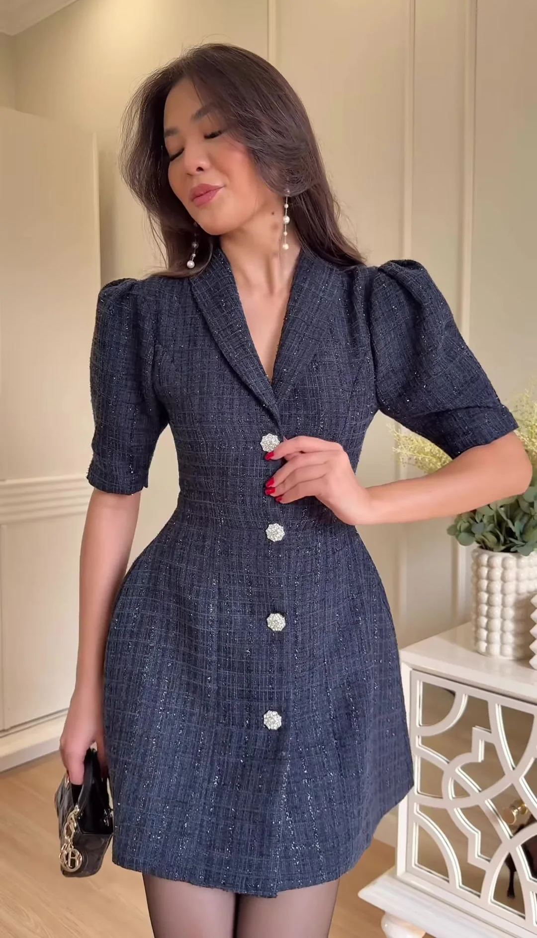 Lässiges Glänzendes Mini-Kleid für Damen mit Kurzen Puffärmeln, Schlanker Schnitt, Hohe Taille, A-Linie, Einreihig, Frühjahr 2026 Damenmode