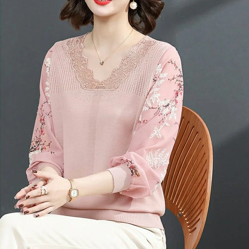 2023 Spring Autumn New Solid Color V-neck Long Sleeve Tees Women Elegant Tops Hollow Out Embroidered Diamonds Knitting Pullovers