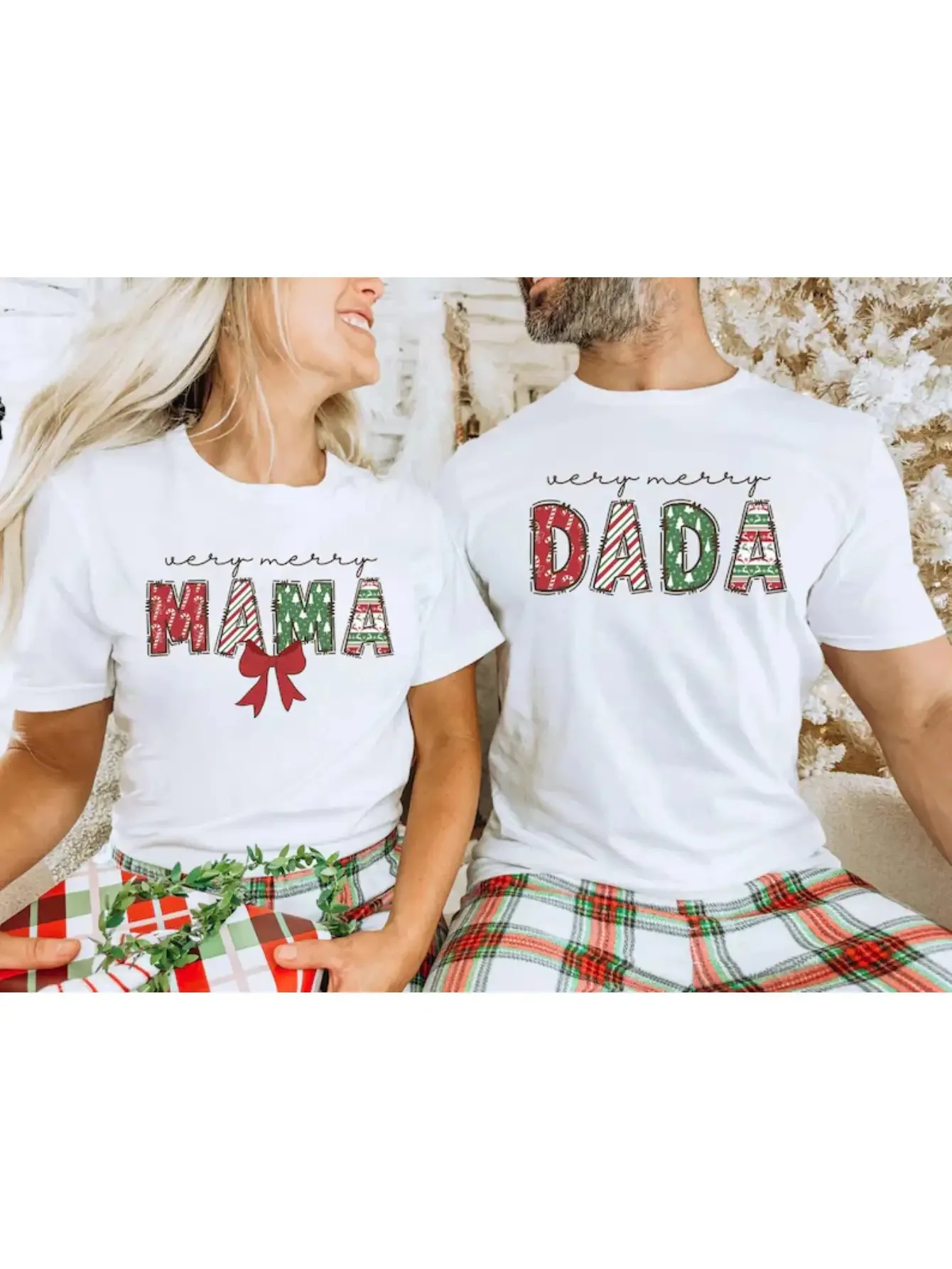 1 個のクリスマスママとパパのパターンのカップル衣装、半袖 T シャツトップシャツ、ホリデーギフト