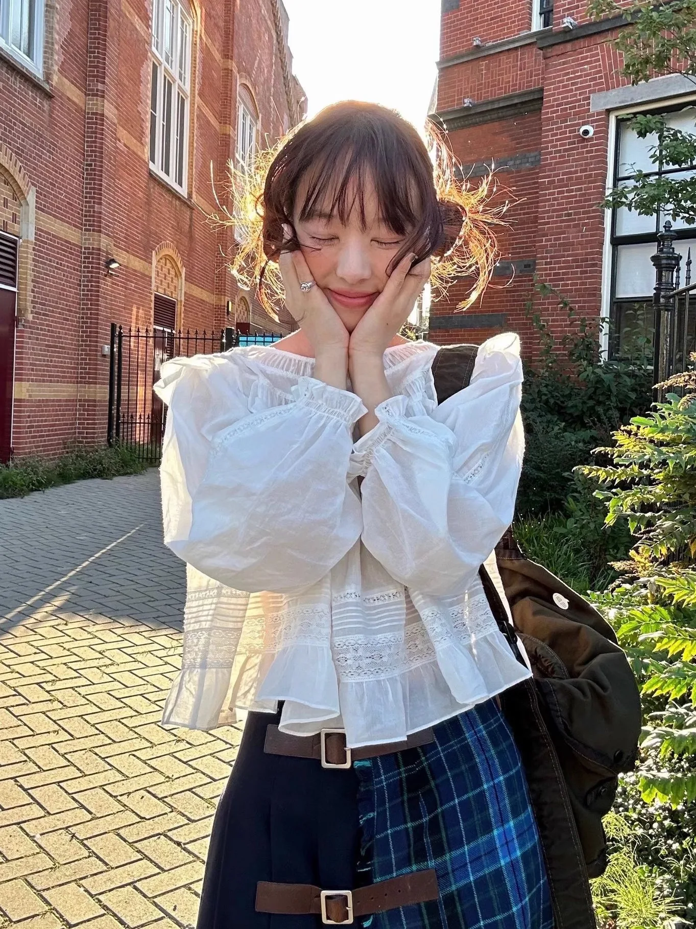 

Нежная хлопковая повседневная блузка с кружевным воротником, вышивкой, прозрачными вставками, дышащая, свободного кроя, с длинными рукавами