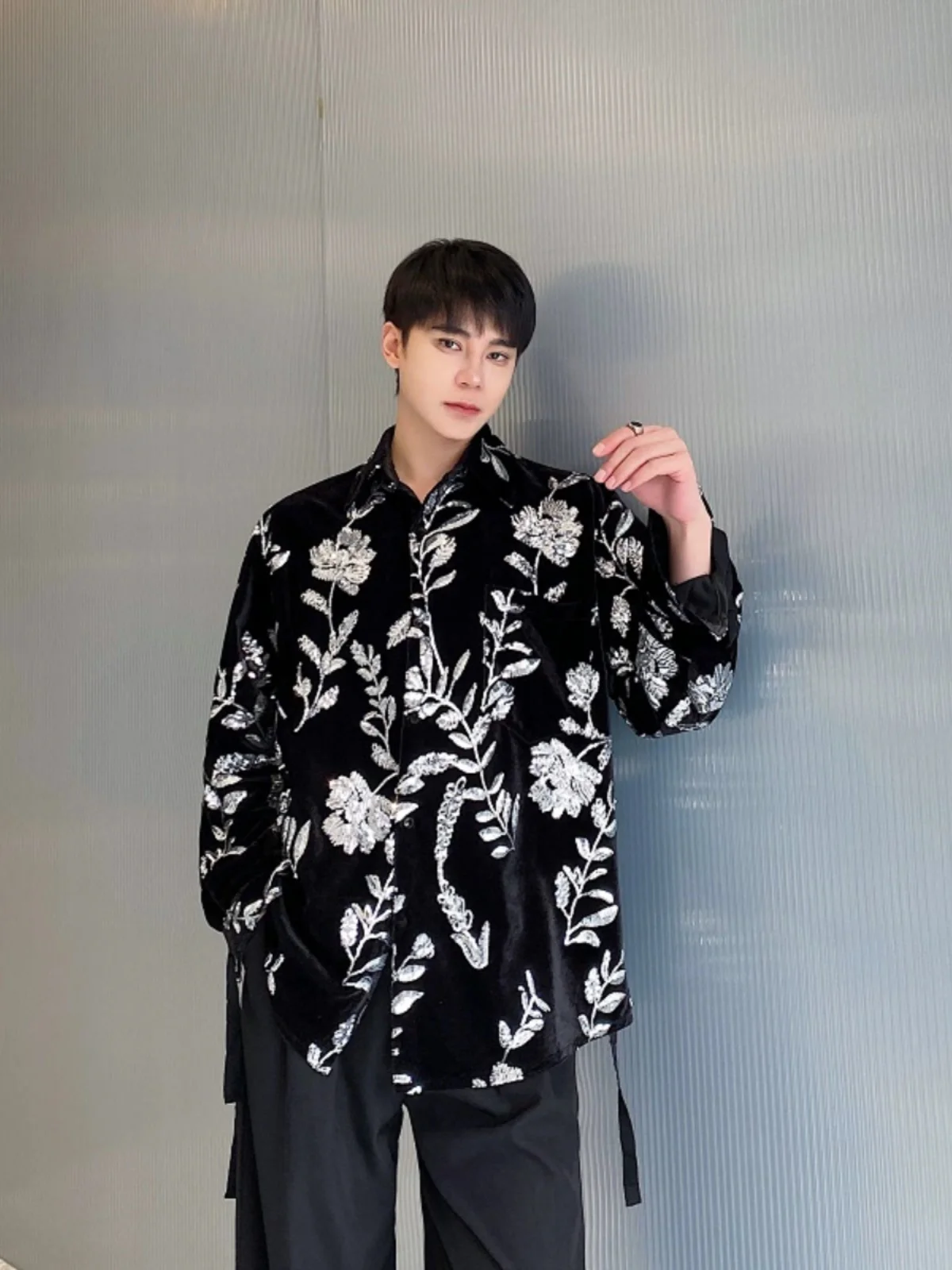 

Бархатный мужской костюм Long Sve с отложным воротником и поясом, весенний костюм для выступлений, сценический наряд Sparkling Eve...