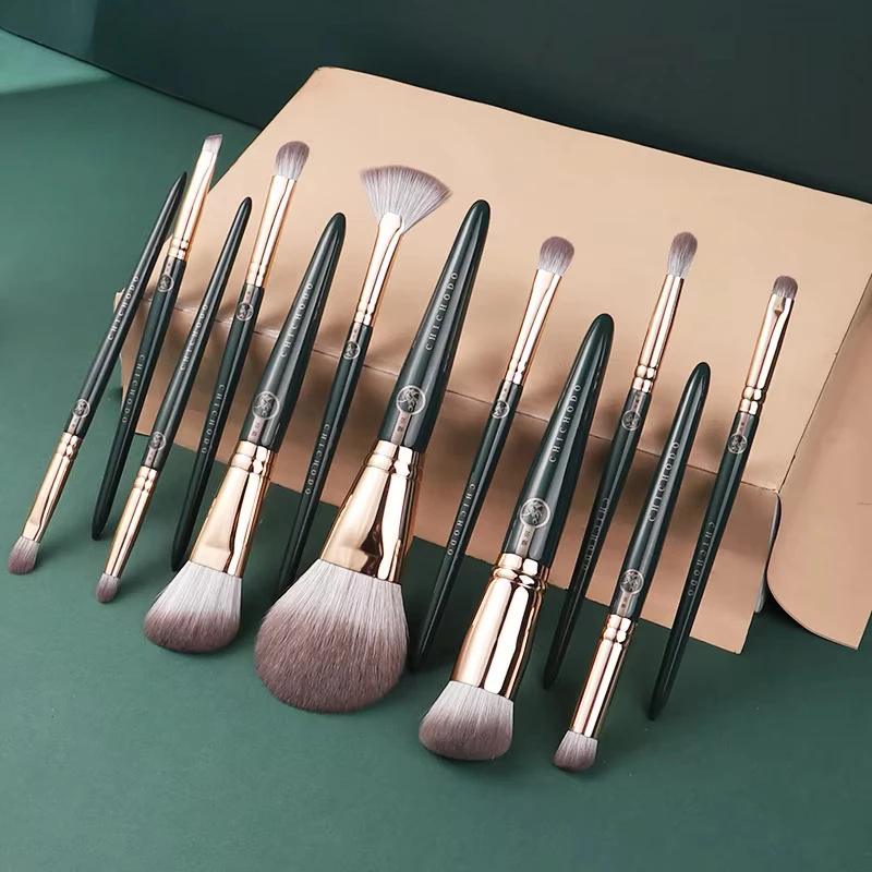 

Набор кистей для макияжа Custom Makeup Brushes Logo, синтетический ворс, алюминиевая ручка, деревянная ручка, 12 шт., серия Green Cloud, веганский набор кистей для макияжа.
