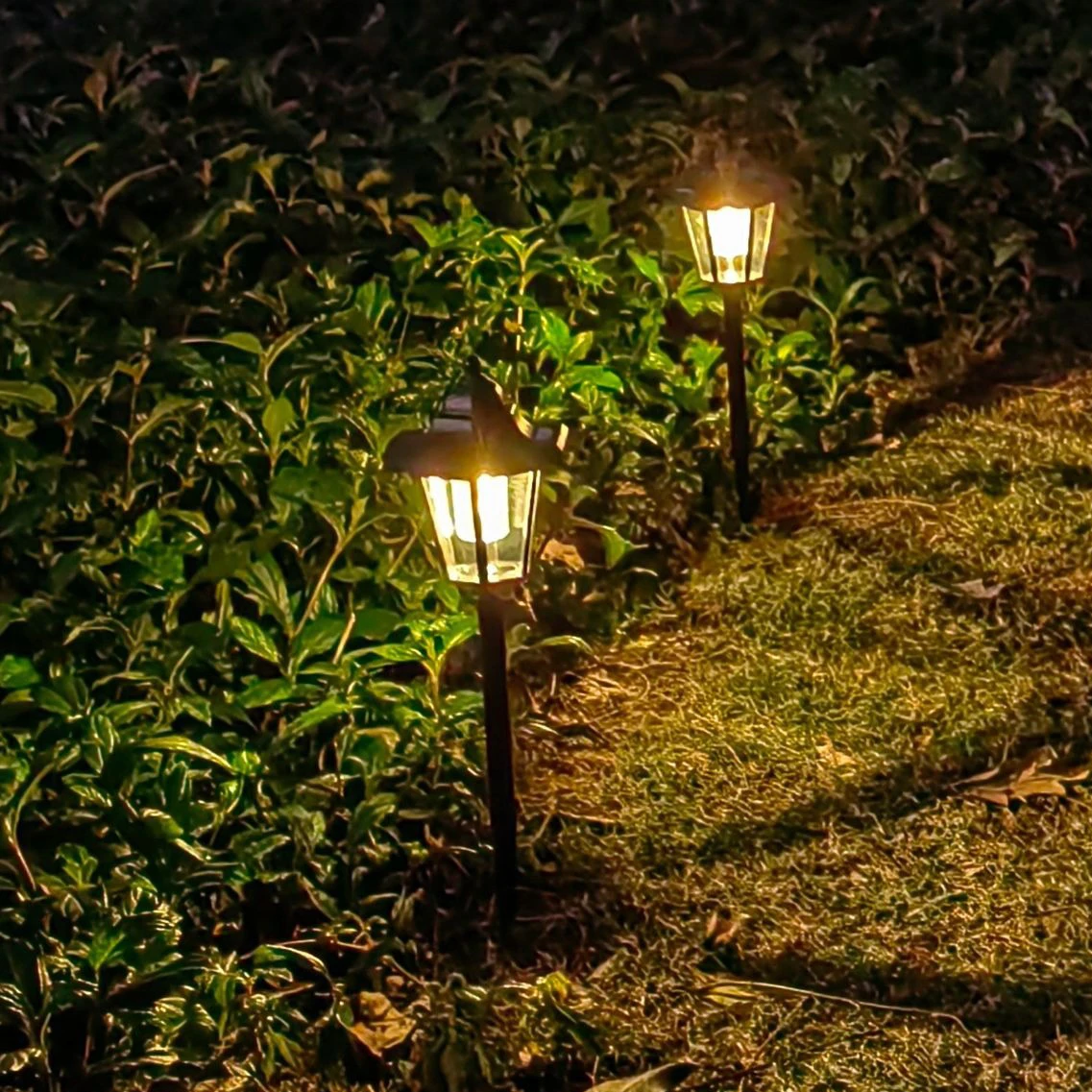 2-Pack Vintage Hexagon LED Solar Lights Outdoor Pathway Garden Yard Decor Plastic Material