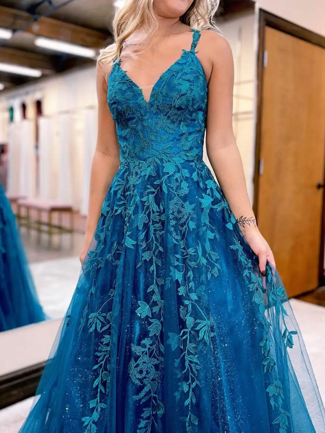 Robe de soirée en tulle avec appliques en dentelle, col en V, bretelles spaghetti, ligne A, corset au dos, paillettes, bleu, fête formelle, Rh, quoi que ce soit, 2024