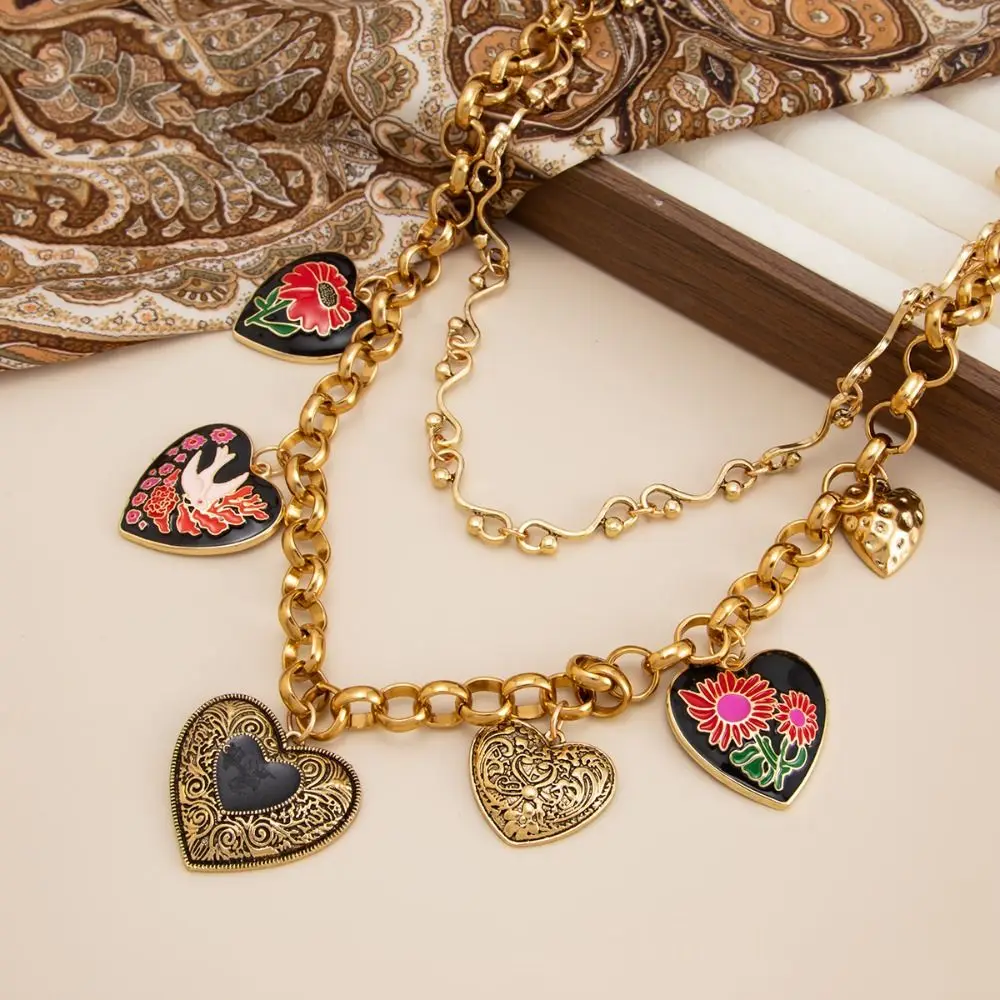 

Fashion Metal Chain Enamel Necklace Gold Floral Heart Pendant Necklace Retro Vintage Bohemian Collarbone Chain Women