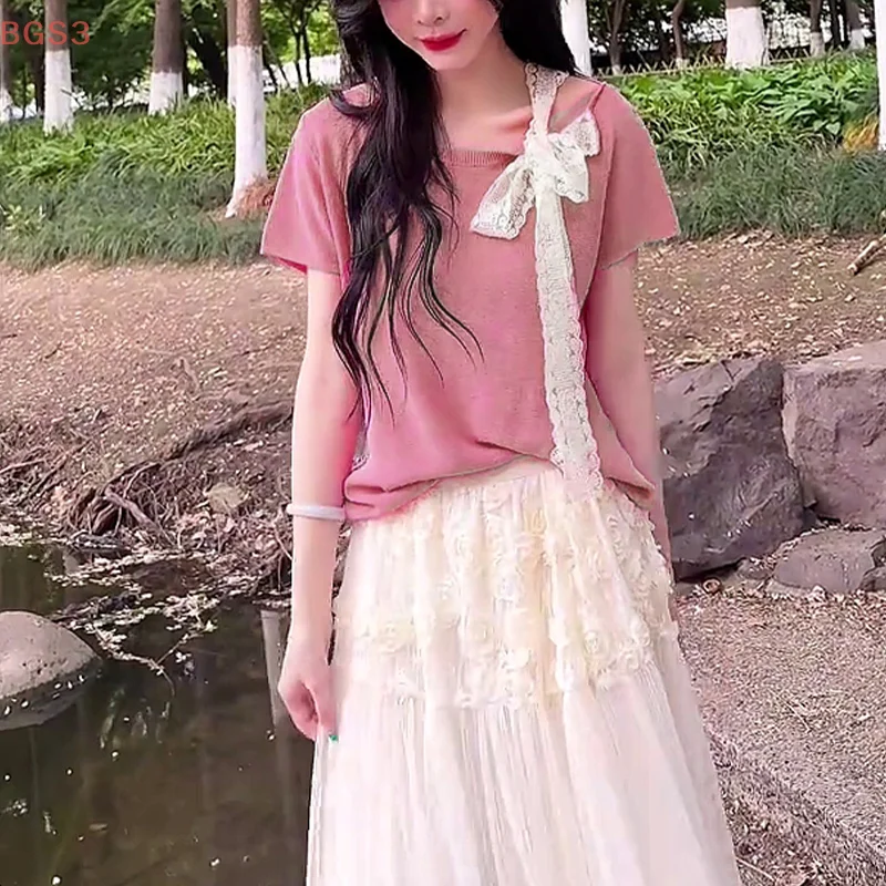 Atasan lengan pendek bergaya baru 2025 untuk cewek manis, warna pink renda dengan detail patchwork dan tali