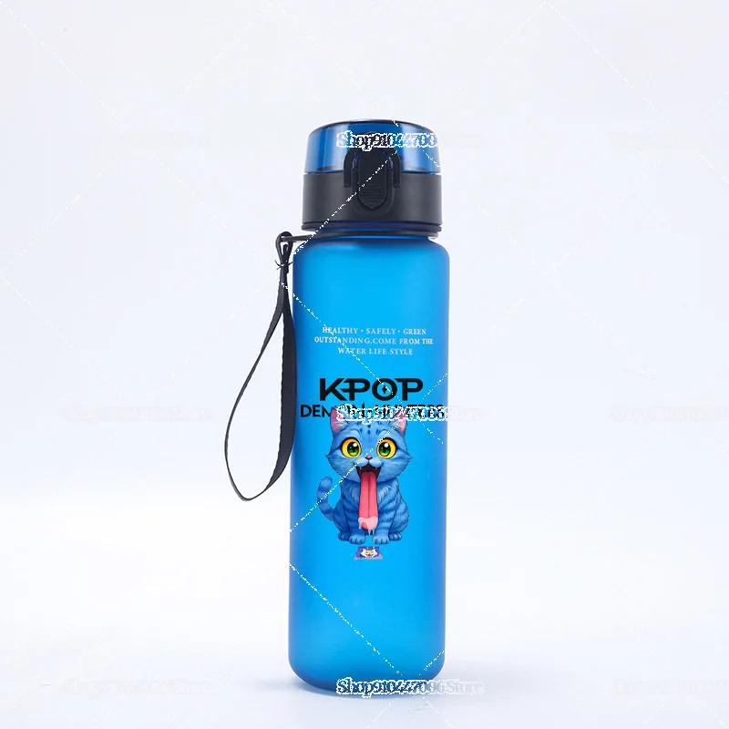كوب ماء رياضي كارتوني Kpop Demon Hunters Frosted للأولاد والبنات، محمول مضاد للسقوط للياقة البدنية في الهواء الطلق، هدية زجاجة بلاستيكية غير رسمية