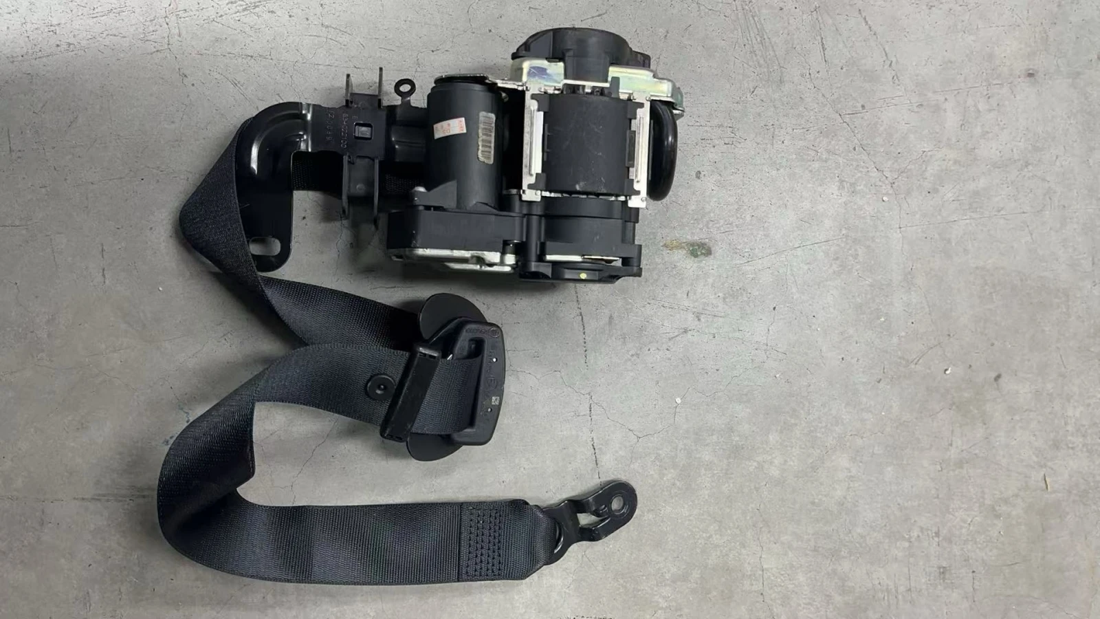 New high quality 3-series G20G21G28 front left and right seat belt automatic warning protection function latch for BMWS