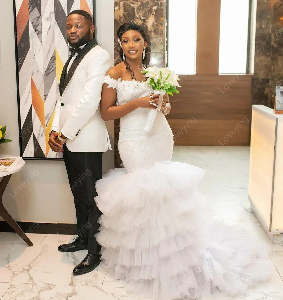 تخصيص مثير قبالة الكتف الدانتيل يزين Vestido De Noiva Sereia سويب تراين طبقات تول أسود بنات زي العرائس