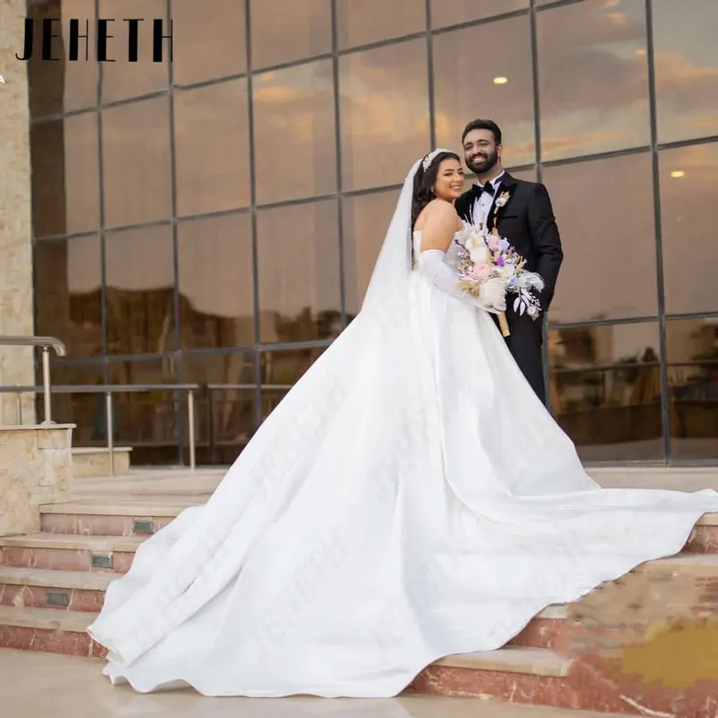 JEHETH Satin Strapless Wedding Dresses Exquisite Plus Size A-Line Sleeveless Bridal Gowns Appliques Gorgeous Vestido De Mariages