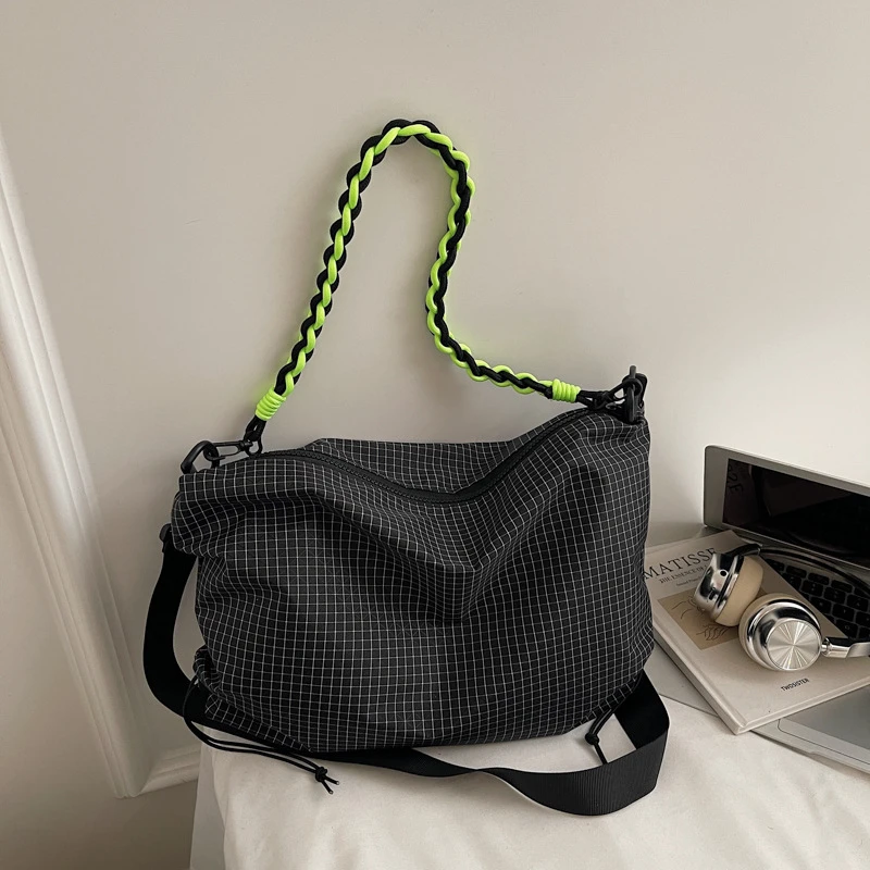 Lässige, karierte, wasserdichte Stoff-Umhängetasche, leichte Reisetasche für Damen, vielseitige Crossbody-Tasche – Detail 22