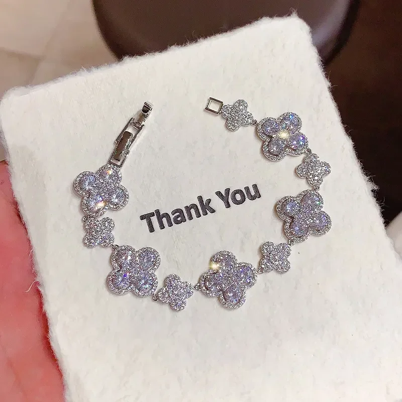 

2026 Super Flash Zircon Hollow Lucky Grass Bracelet Spring Summer New High Value White Bracelet Light Luxury High End Jewelry