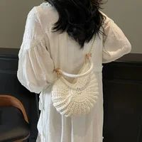 Bolsos de hombro creativos de ganchillo en forma de concha para mujer, cadenas de perlas bonitas y divertidas, bolso cruzado tejido hecho a mano, bolsos pequeños novedosos
