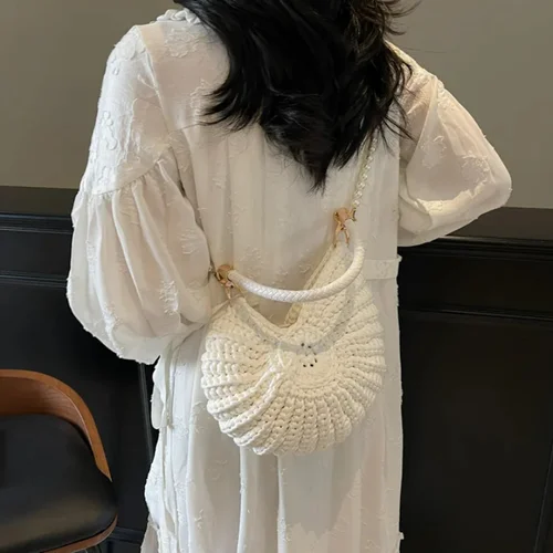 Bolsos de hombro creativos de ganchillo en forma de concha para mujer, cadenas de perlas bonitas y divertidas, bolso cruzado tejido hecho a mano, bolsos pequeños novedosos