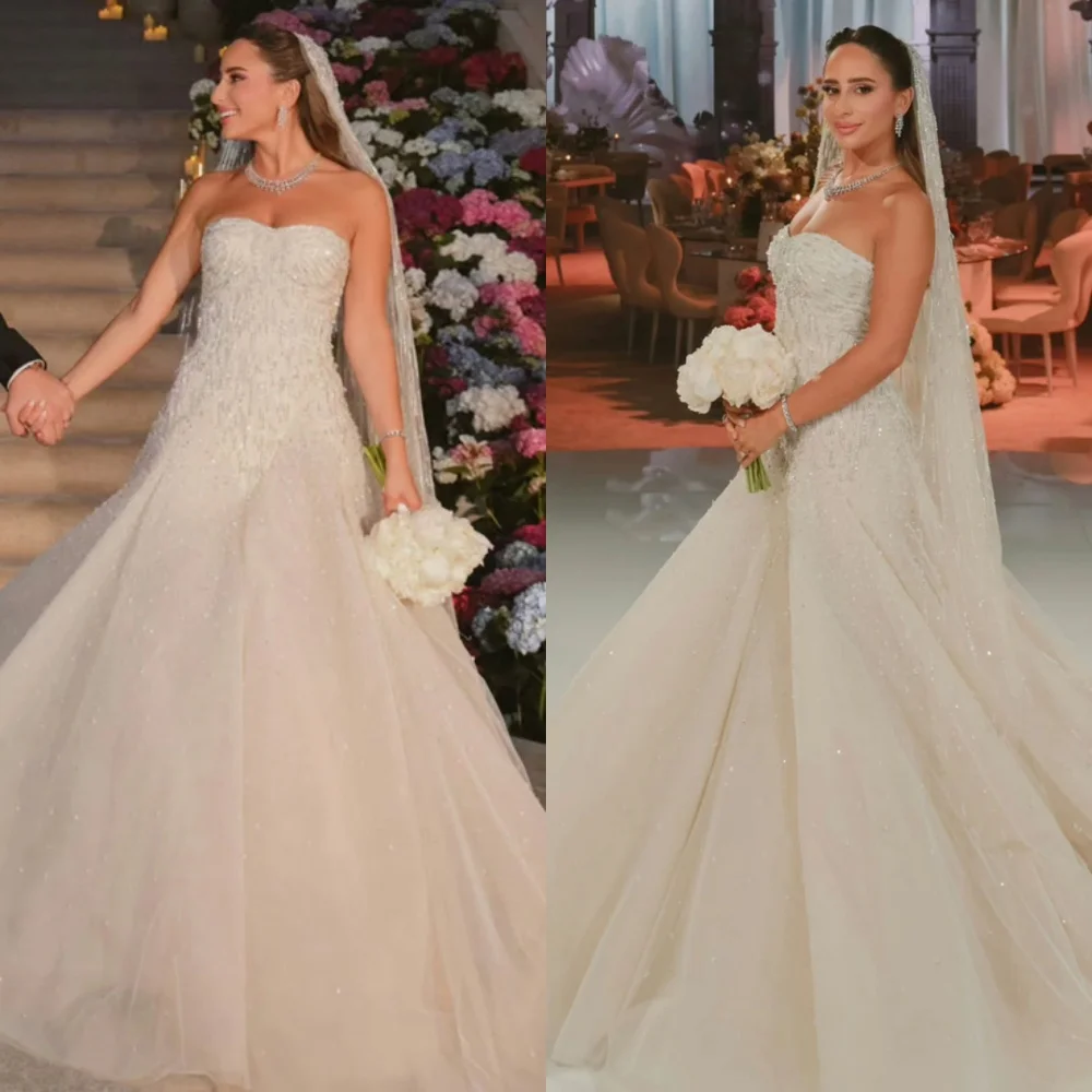 カスタマイズされた絶妙なホワイトチュールブライダルドレスエレガントなストラップレススパンコールのウェディングドレスチャペルトレインオープンバックvestidoデノビア