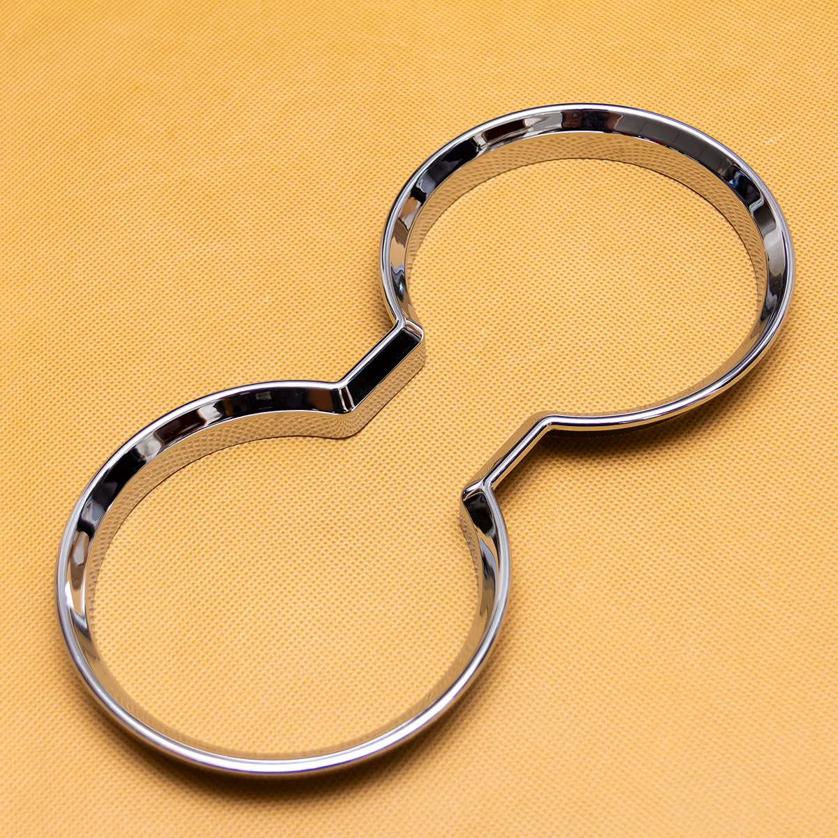 حامل أكواب داخلي من الكروم اللامع مزخرف أنيق لنيسان X-Trail XTrail T33 2023 2024 2025