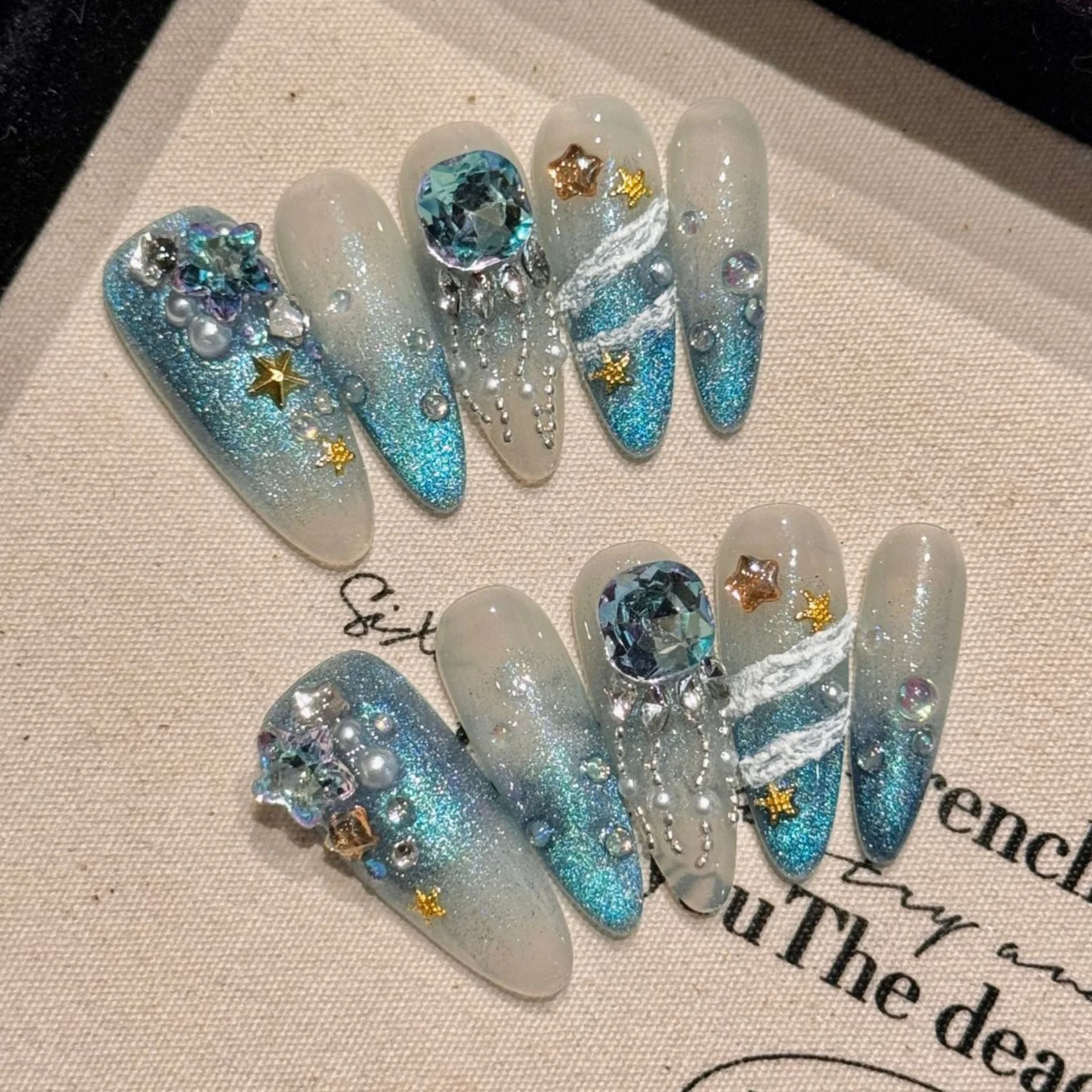 Uñas postizas de ojo de gato con purpurina, uñas largas degradadas de almendra azul hechas a mano, con diseños de mariposas, manicura suave y usable