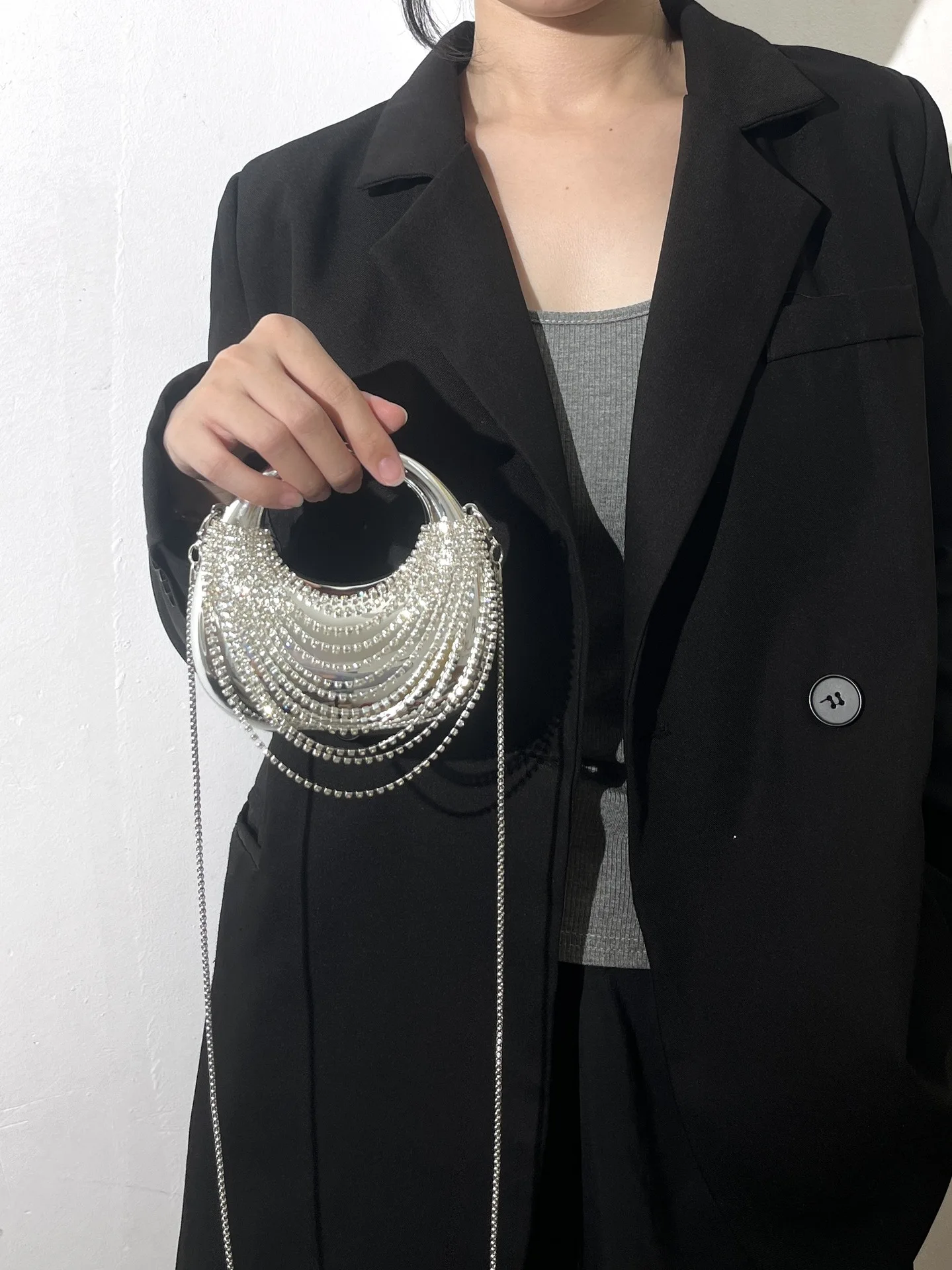 Diamantbesetzte Abendtasche Luxus-Designer-Schultertaschen Lustige Form Party Hochzeit Acryl Glänzende Clutch-Tasche – Detail 6