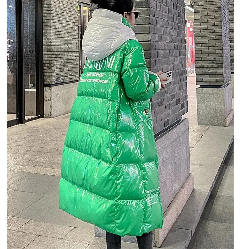 フード付きコントラストハイグロスノーウォッシュニーレングスダウンジャケット レディース 2025年冬新作 ロング厚手スノーパーカーオーバーコート