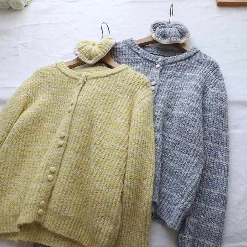 เสื้อคาร์ดิแกนถักลายทางสไตล์เกาหลี แฟชั่นใหม่สำหรับผู้หญิง คอกลม ติดกระดุมแถวเดียว ทรงหลวม สไตล์วินเทจ ลำลอง เนื้อผ้านุ่ม