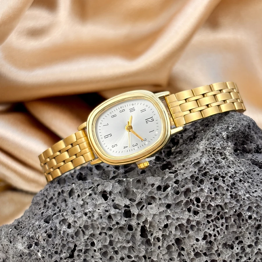 Minimalist Thin Watch - 여성용 미니멀리스트 시계: 골드 콩 모양
