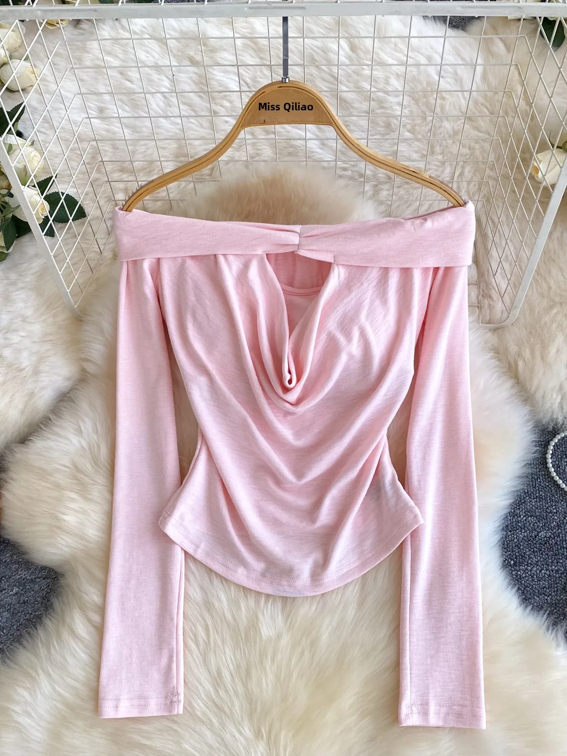 

Сексуальная женская футболка с открытыми плечами и складками, с длинным рукавом, облегающая, для повседневной носки, в корейском стиле, на раннюю весну, дышащая, из полиэстера