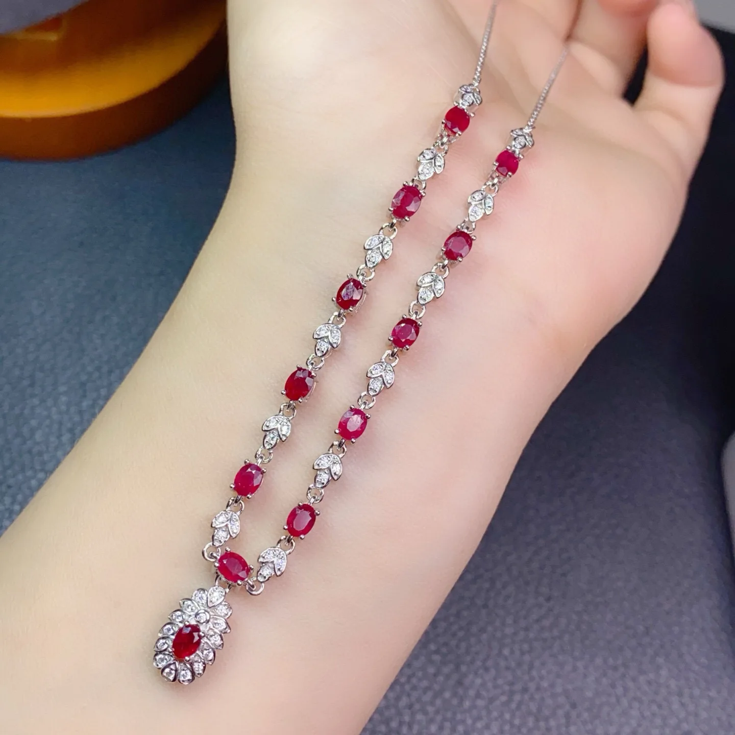 Factory Direct Purchase, Natural Ruby Necklace, Crystal Transparent, Ruby Is As Bright As Fire, So That People Have Enthusiasm