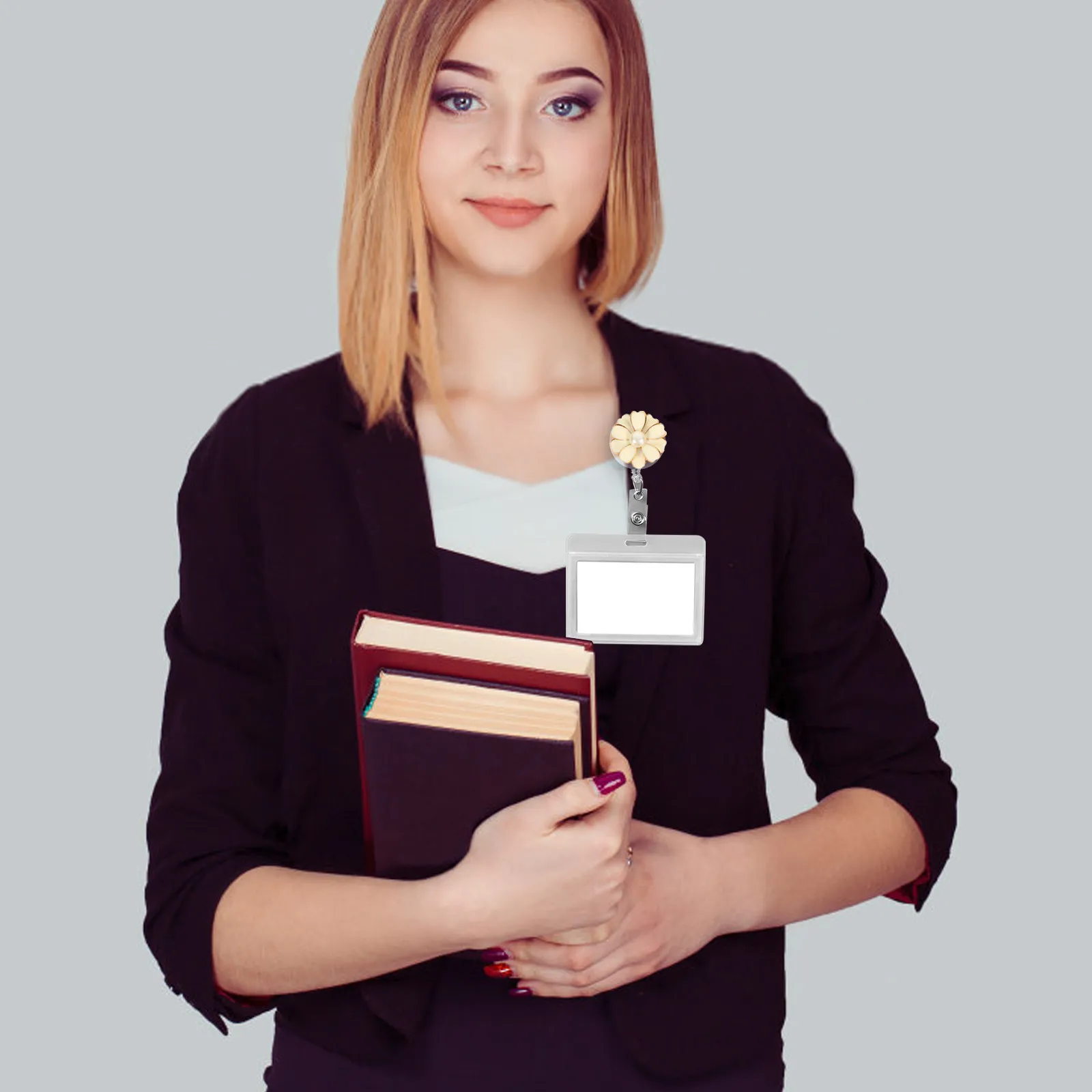 

2 шт. портативных держателей для бейджей с выдвижным механизмом, клипсы для нагрудных карт, для удостоверений личности, именных бейджей, для медсестер и сотрудников, держатели для бейджей медсестер