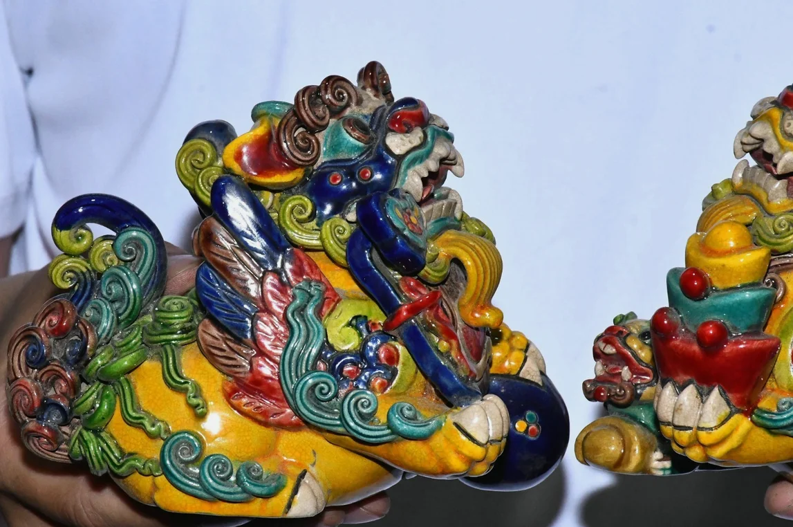 6.3'' Old Chinese Dynasty Wucai Porcelain Foo Fu Dog Lion Play Ball Statue Pair