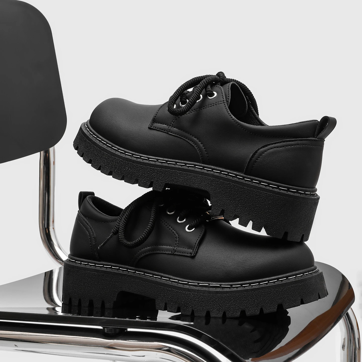 

Мужская дышащая повседневная обувь, новинка 2025 года, стильная рабочая одежда в британском стиле на толстой подошве, обувь дерби для подростков и взрослых