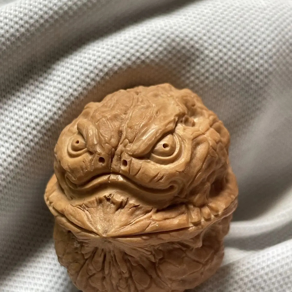 Iron Walnut Toad Head Golden Toad Peach Stone Fine Carving Pure Handmade Exquisite Carving Wen Play Attract Wealth Hand Piece