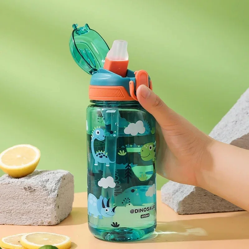 Cangkir minum anak-anak, gelas minum kartun kreatif dengan sedotan dan tutup anti tumpah portabel 600Ml untuk balita