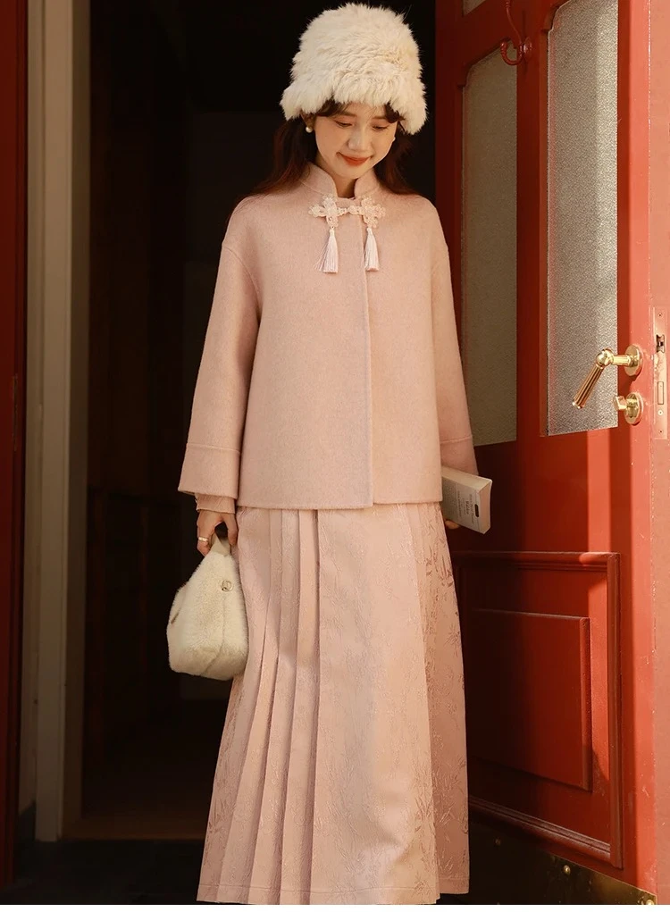 New Chinese Style Short Coat Elegant Tassel Pearl Button Cape Jacket Women Winter Double Faced Wool Overcoat Loose Fit Outerwear